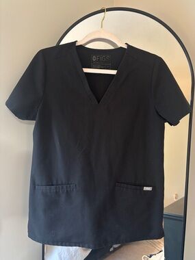 Figs Women’s scrub top size small
